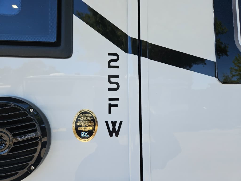 2026 Grand Design 2026 Grand Design Lineage Series M - thumbnail 46