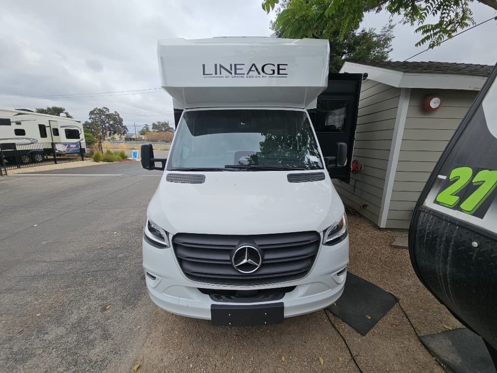 2026 Grand Design 2026 Grand Design Lineage Series M - thumbnail 6