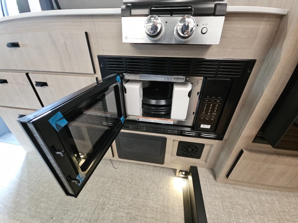 2026 Grand Design 2026 Grand Design Lineage Series M - thumbnail 18