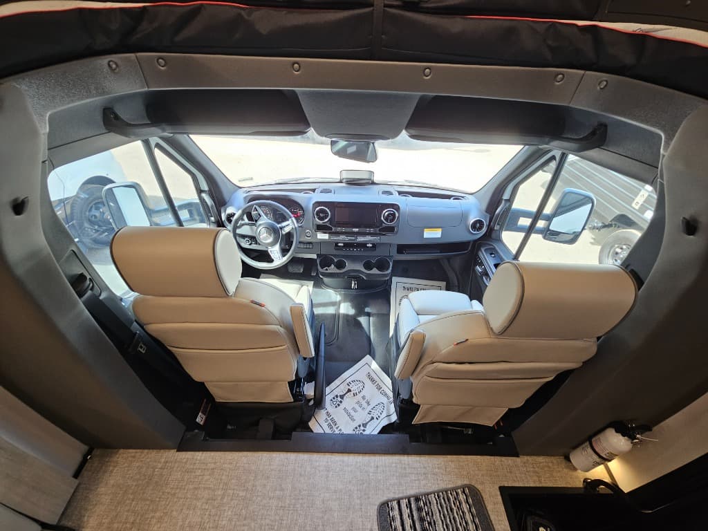 2026 Grand Design 2026 Grand Design Lineage Series M - thumbnail 38