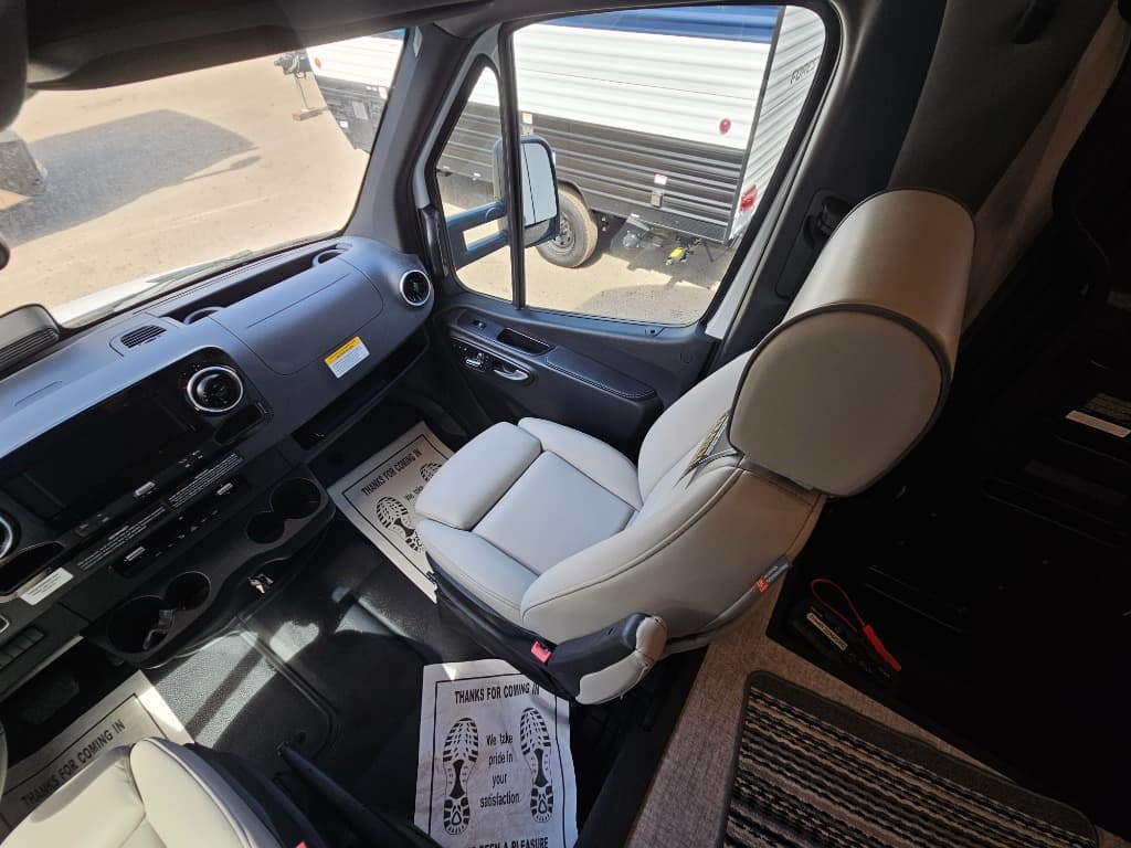 2026 Grand Design 2026 Grand Design Lineage Series M - thumbnail 40