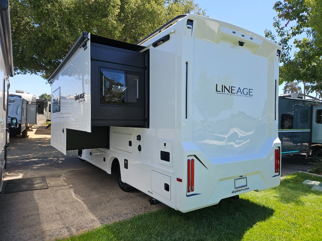 2026 Grand Design 2026 Grand Design Lineage Series M - thumbnail 5