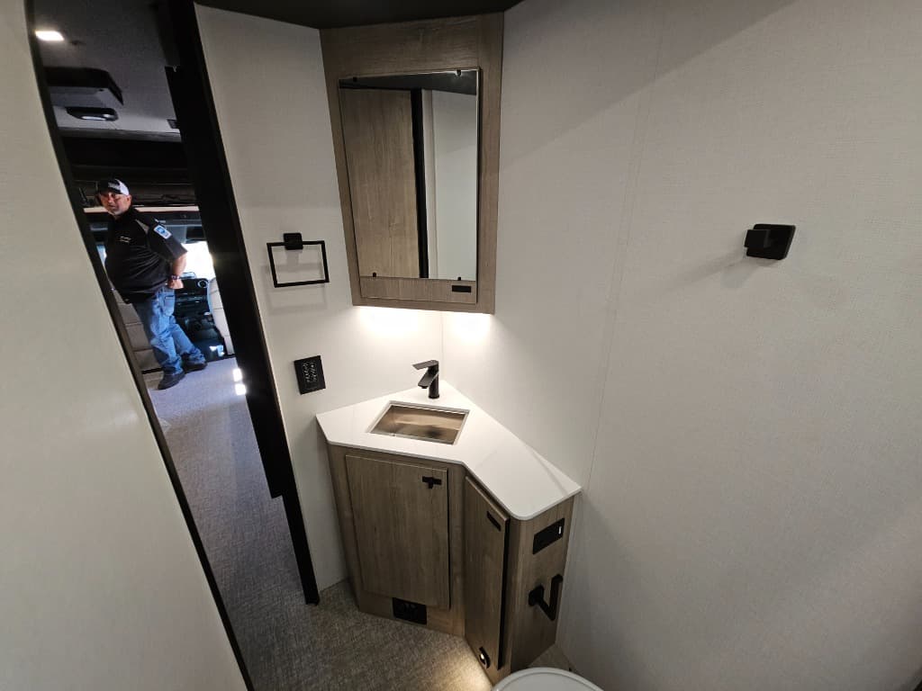 2026 Grand Design 2026 Grand Design Lineage Series M - thumbnail 40