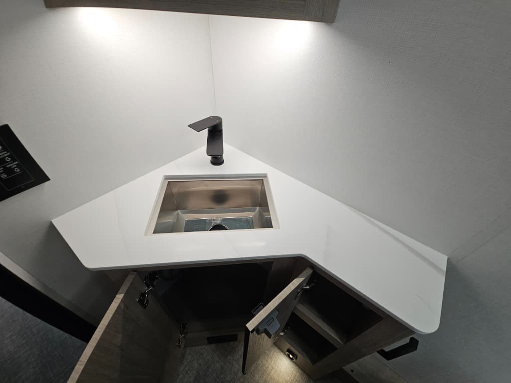 2026 Grand Design 2026 Grand Design Lineage Series M - thumbnail 42