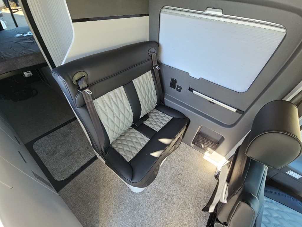 2026 Grand Design 2026 Grand Design Lineage Series Vt - thumbnail 8