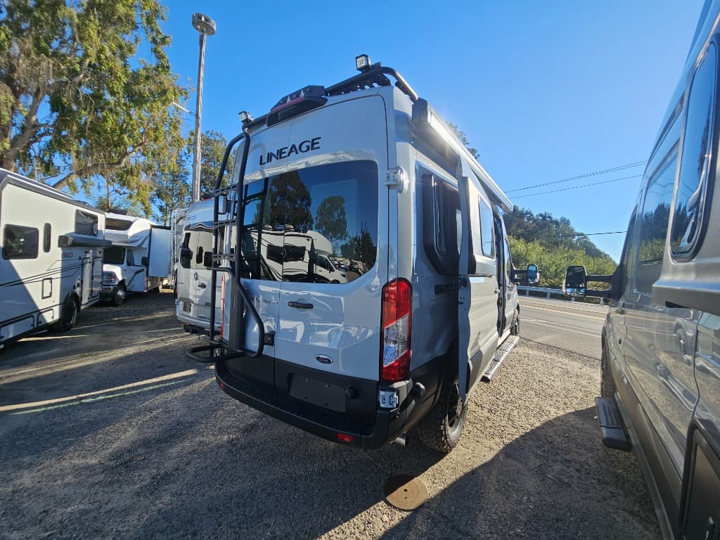 2026 Grand Design 2026 Grand Design Lineage Series Vt - thumbnail 3