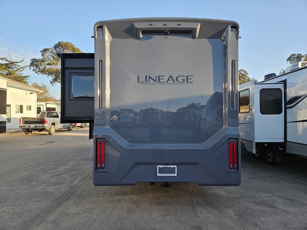 2026 Grand Design 2026 Grand Design Lineage Series M - thumbnail 4