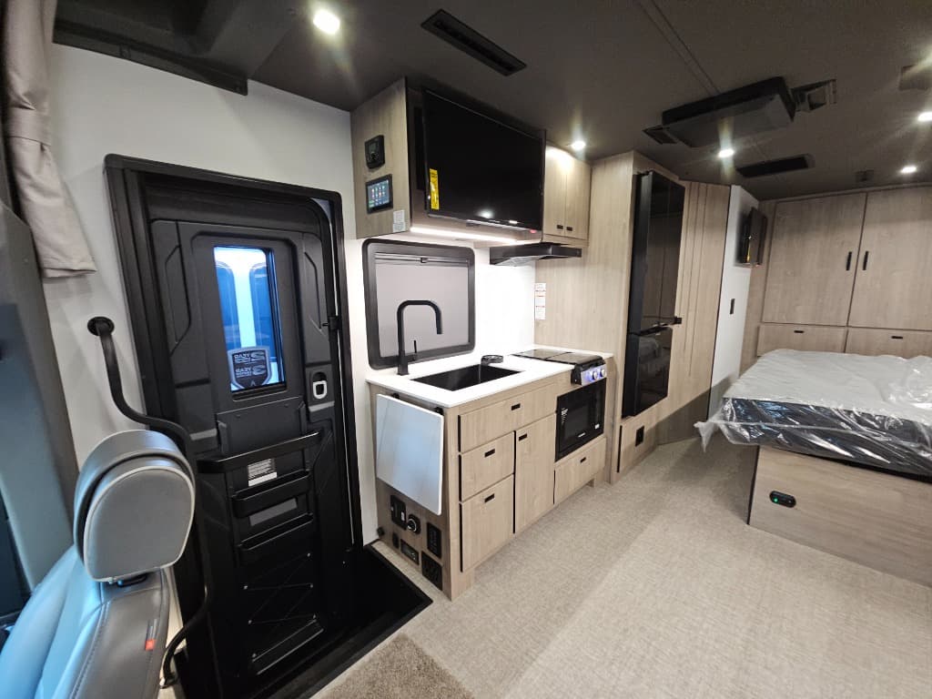 2026 Grand Design 2026 Grand Design Lineage Series M - thumbnail 9