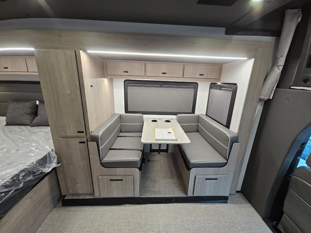 2026 Grand Design 2026 Grand Design Lineage Series M - thumbnail 10