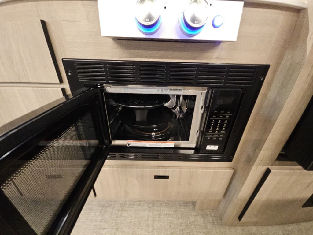 2026 Grand Design 2026 Grand Design Lineage Series M - thumbnail 28