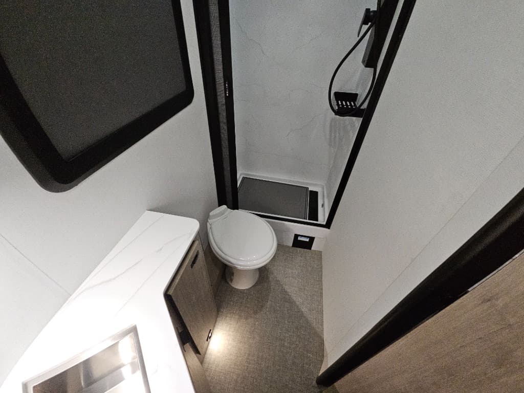 2026 Grand Design 2026 Grand Design Lineage Series M - thumbnail 32