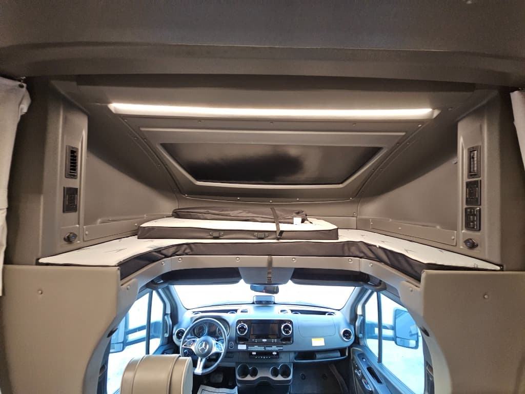 2026 Grand Design 2026 Grand Design Lineage Series M - thumbnail 38