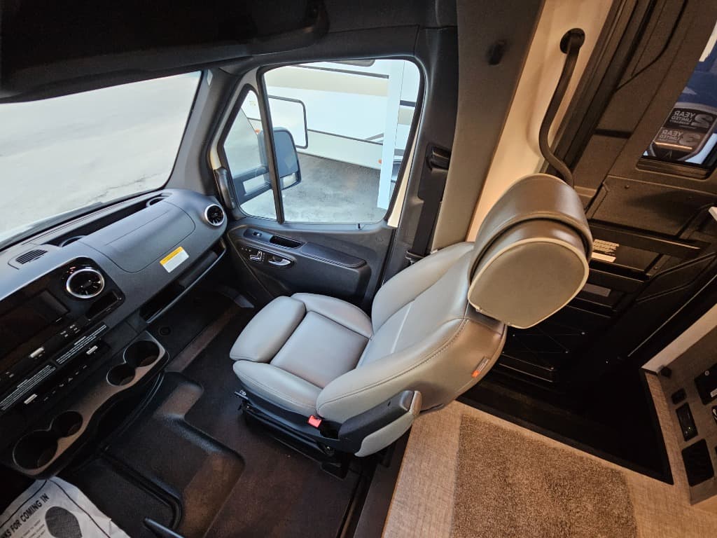 2026 Grand Design 2026 Grand Design Lineage Series M - thumbnail 41