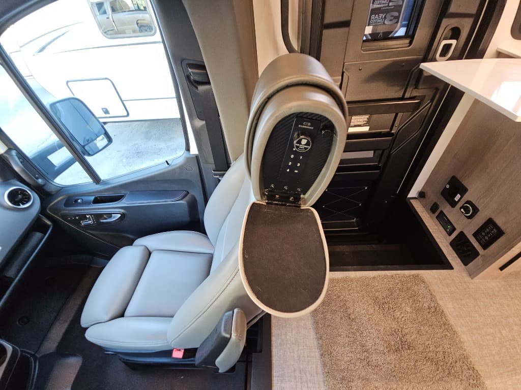 2026 Grand Design 2026 Grand Design Lineage Series M - thumbnail 42