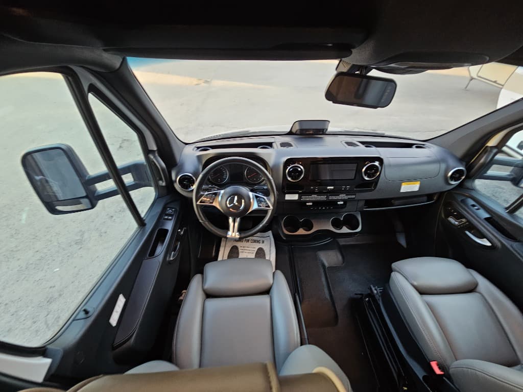 2026 Grand Design 2026 Grand Design Lineage Series M - thumbnail 43