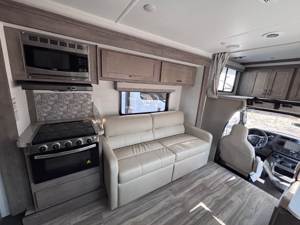 2026 Gulf Stream RV 2026 Gulf Stream RV Conquest Class C - thumbnail 9