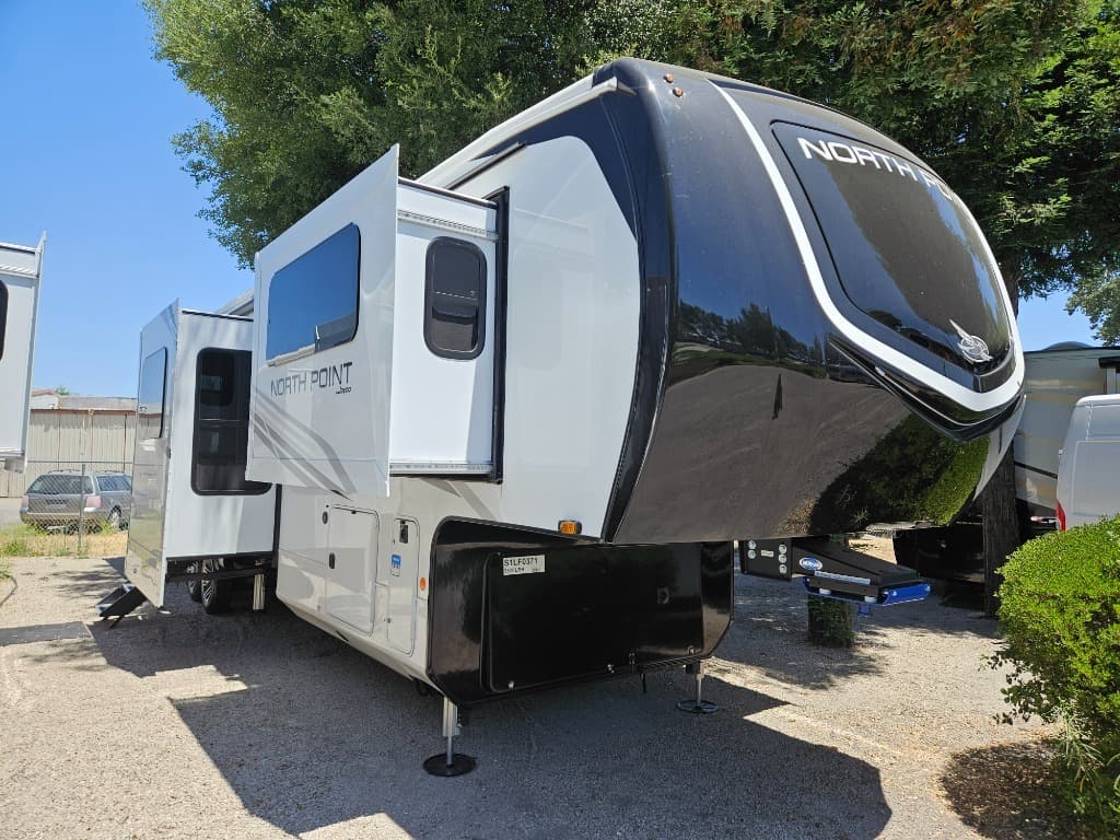 2025 Jayco North Point 382FLRB