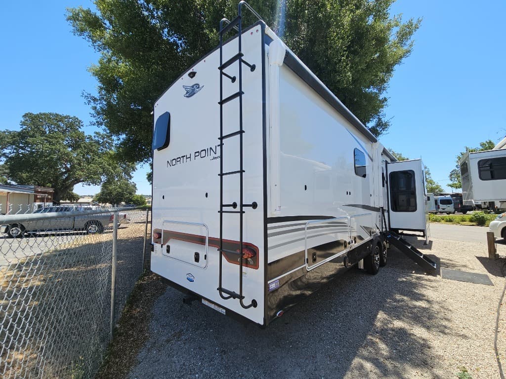 2025 Jayco 2025 Jayco North Point - thumbnail 3