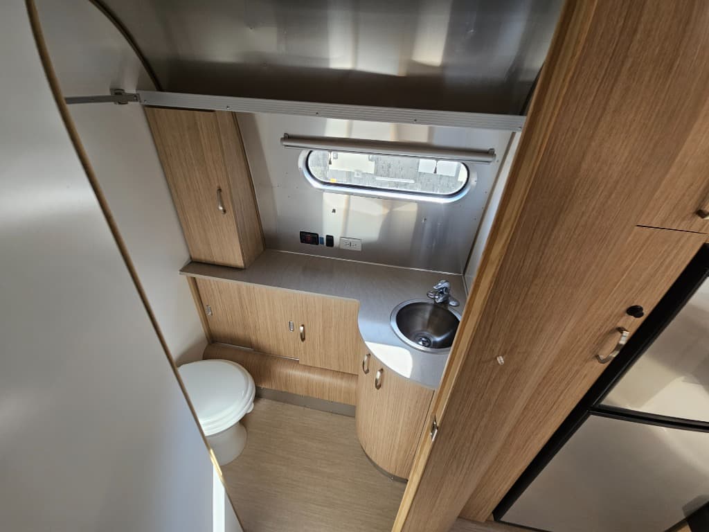 2019 Airstream 2019 Airstream Flying Cloud - thumbnail 25