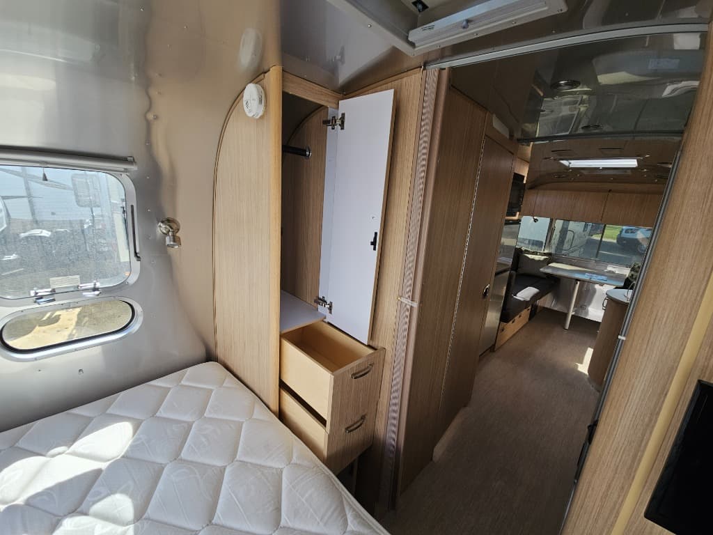 2019 Airstream 2019 Airstream Flying Cloud - thumbnail 38