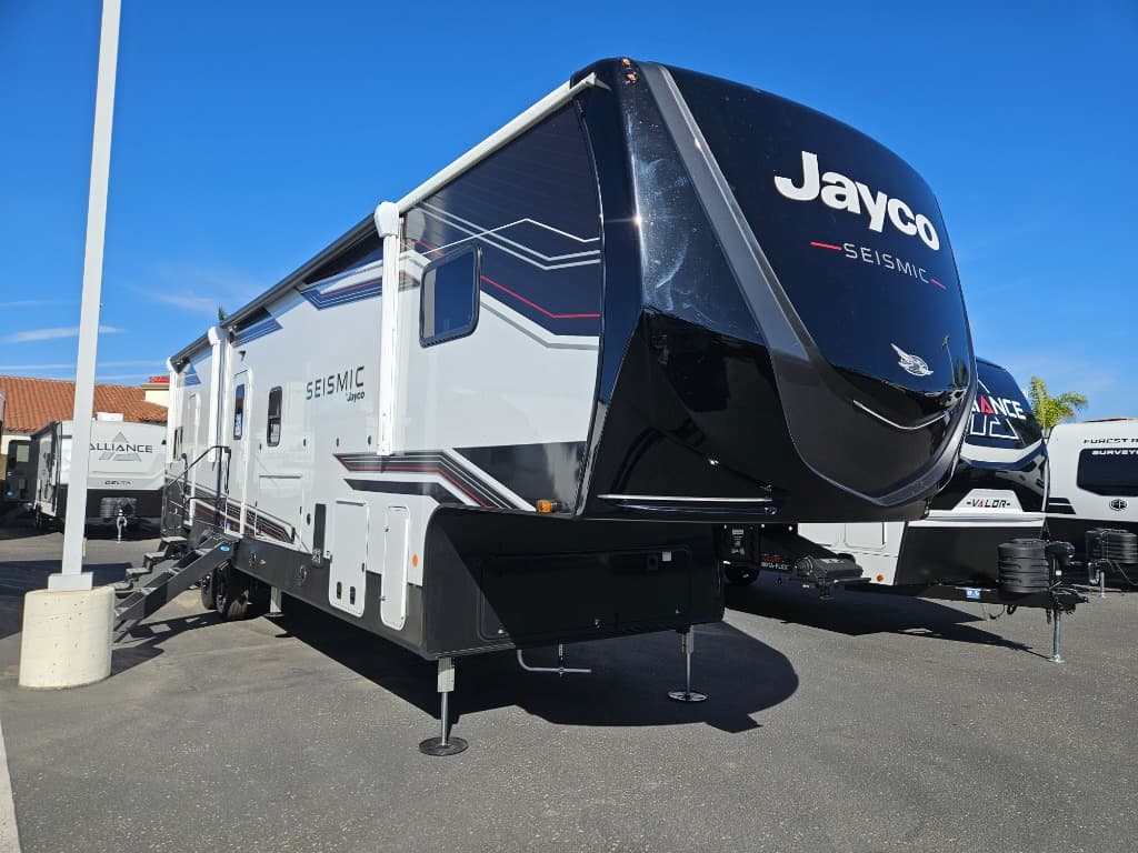 2026 Jayco Seismic 359