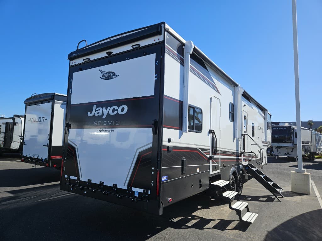 2026 Jayco 2026 Jayco Seismic - thumbnail 3