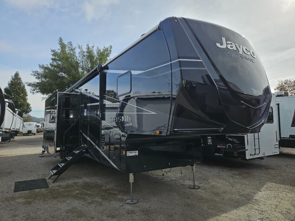 2026 Jayco Seismic 399