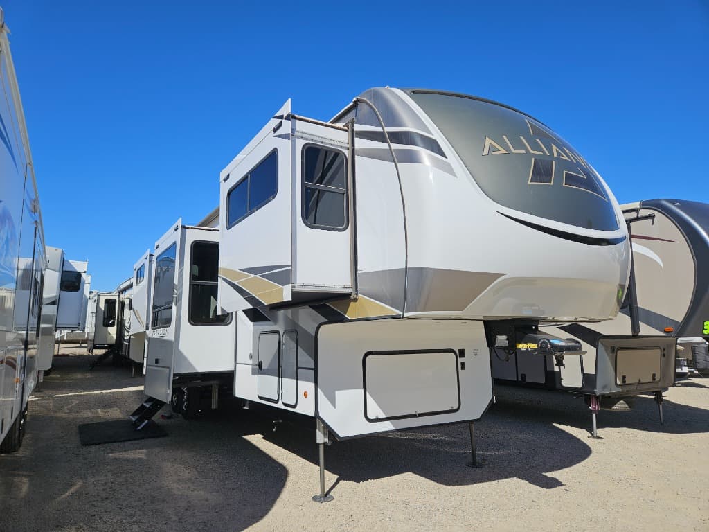 2022 Alliance RV Paradigm 385FL