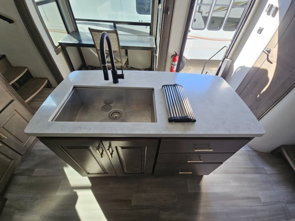 2022 Alliance RV 2022 Alliance RV Paradigm - thumbnail 16