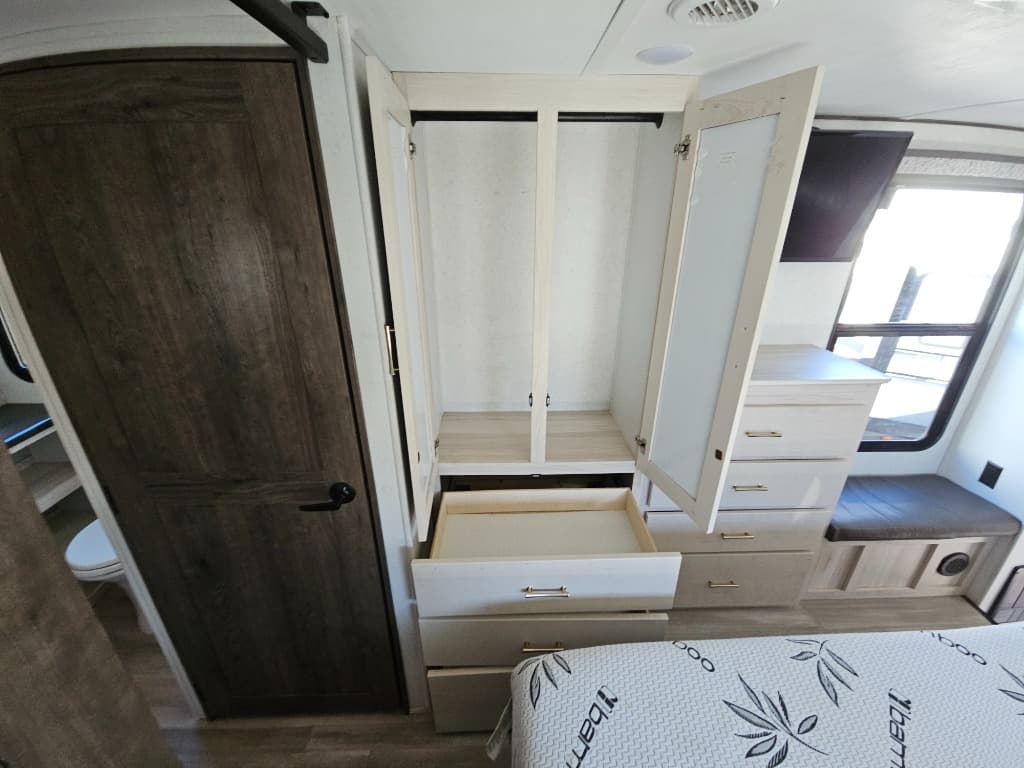 2022 Alliance RV 2022 Alliance RV Paradigm - thumbnail 44