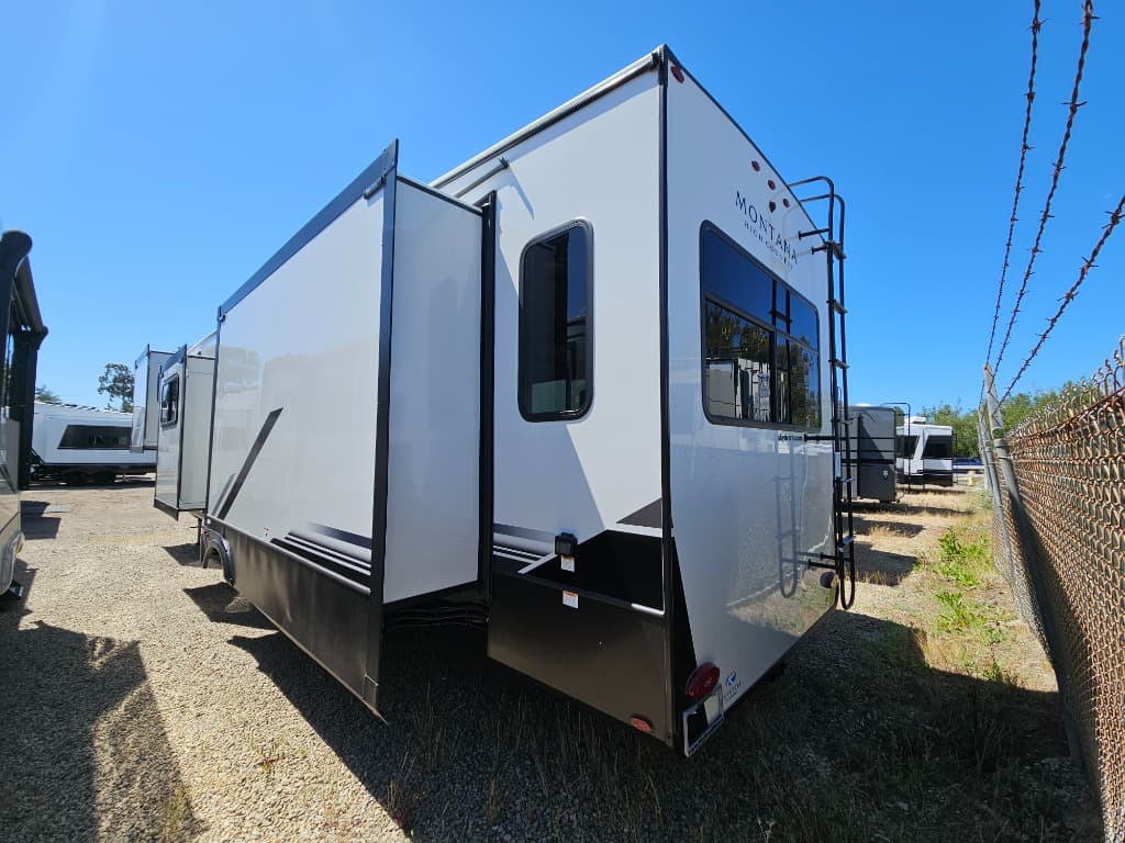 2025 Keystone RV 2025 Keystone RV Montana High Country - thumbnail 4
