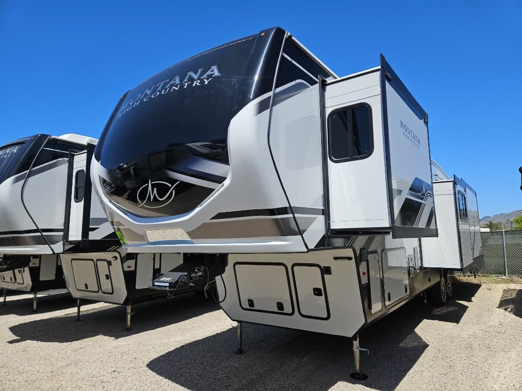 2025 Keystone RV 2025 Keystone RV Montana High Country - thumbnail 5