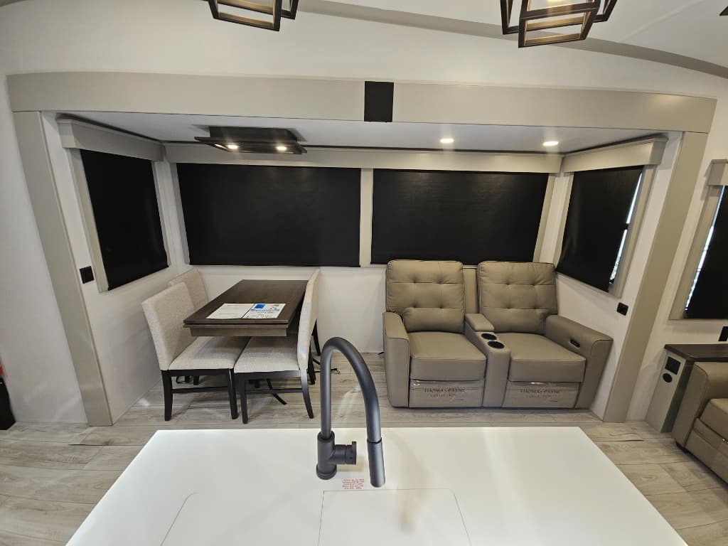 2025 Keystone RV 2025 Keystone RV Montana High Country - thumbnail 9