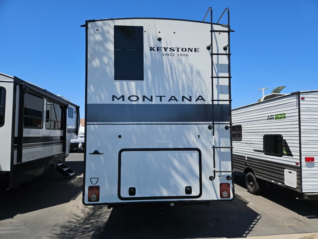 2026 Keystone RV 2026 Keystone RV Montana - thumbnail 4