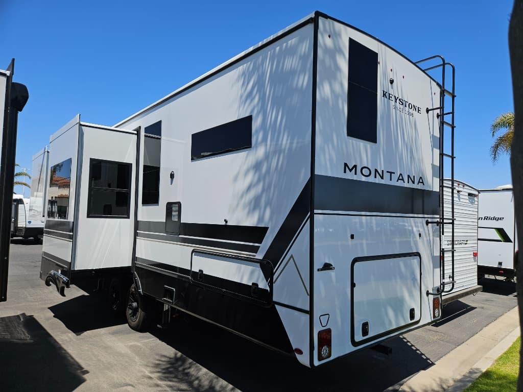 2026 Keystone RV 2026 Keystone RV Montana - thumbnail 5