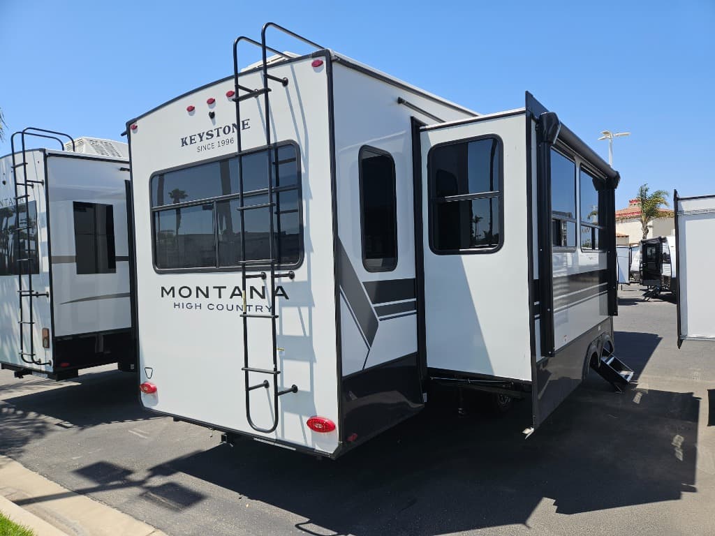 2026 Keystone RV 2026 Keystone RV Montana High Country - thumbnail 3
