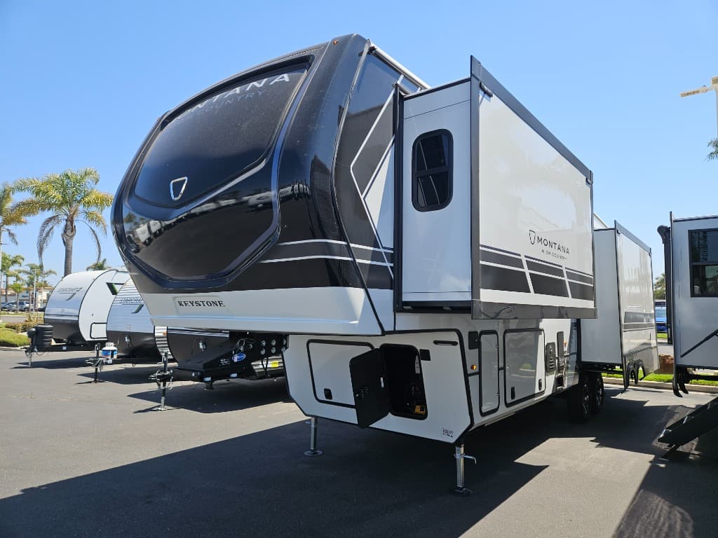 2026 Keystone RV 2026 Keystone RV Montana High Country - thumbnail 6