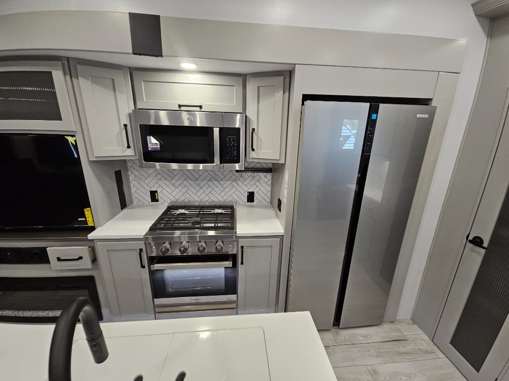 2026 Keystone RV 2026 Keystone RV Montana High Country - thumbnail 38