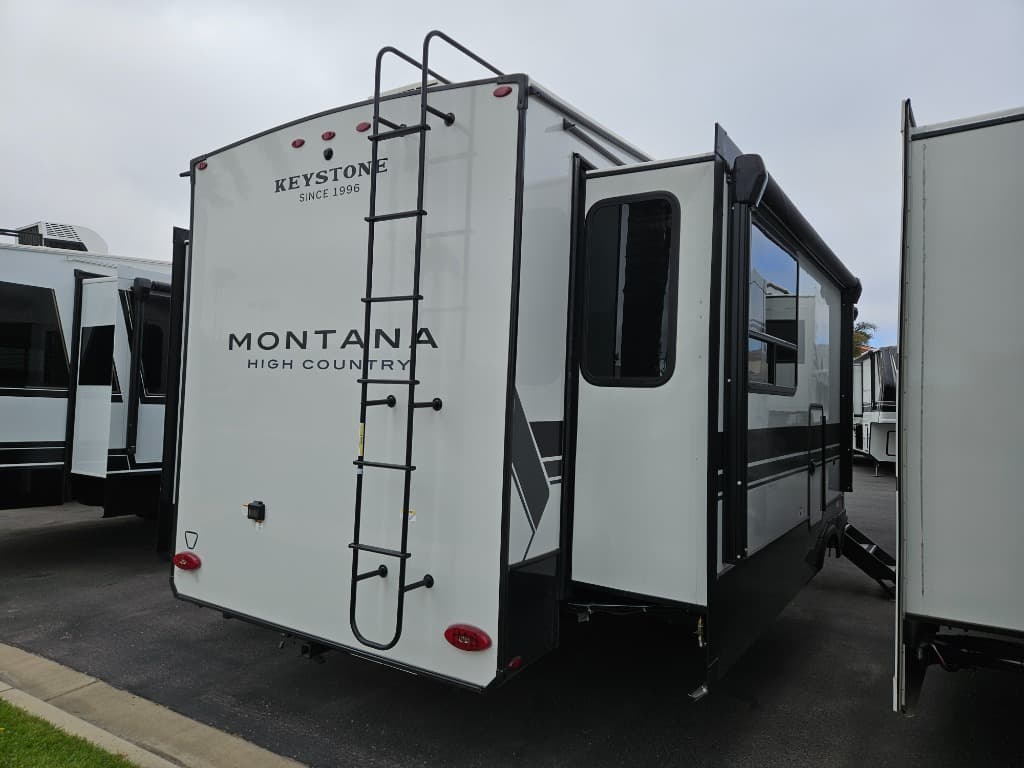 2026 Keystone RV 2026 Keystone RV Montana High Country - thumbnail 3