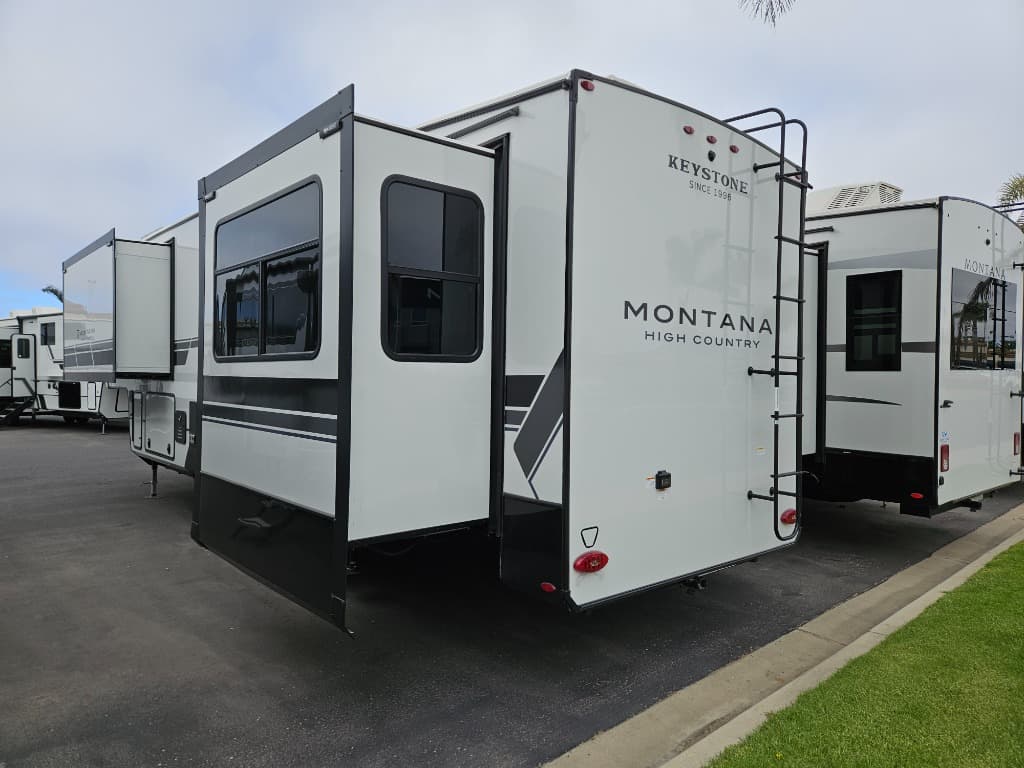 2026 Keystone RV 2026 Keystone RV Montana High Country - thumbnail 5
