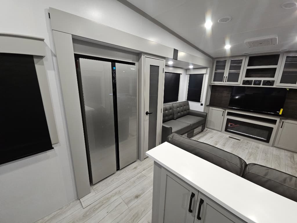 2026 Keystone RV 2026 Keystone RV Montana High Country - thumbnail 9