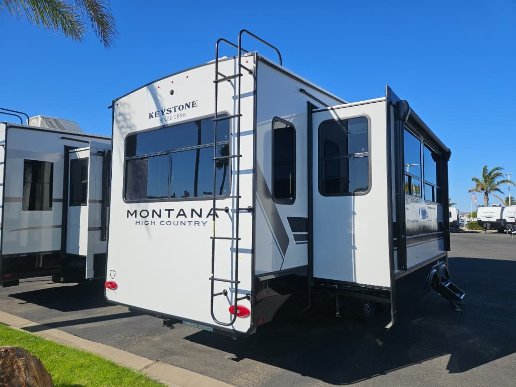 2026 Keystone RV 2026 Keystone RV Montana High Country - thumbnail 3