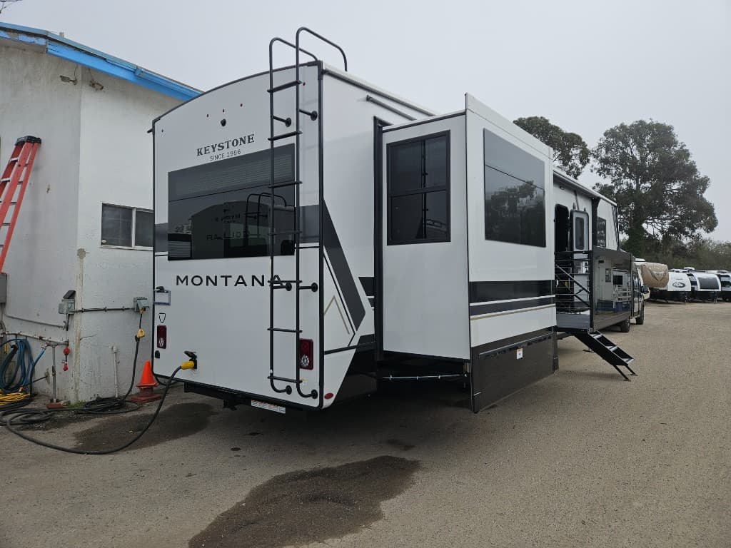 2026 Keystone RV 2026 Keystone RV Montana - thumbnail 2