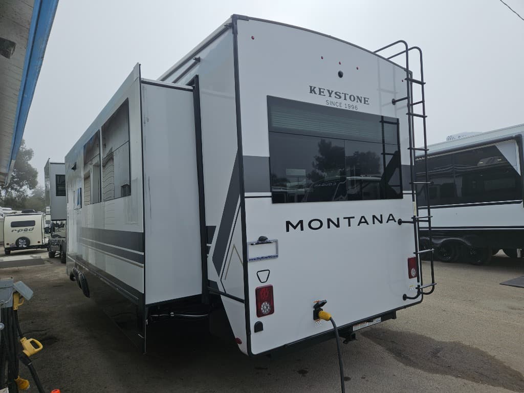 2026 Keystone RV 2026 Keystone RV Montana - thumbnail 4