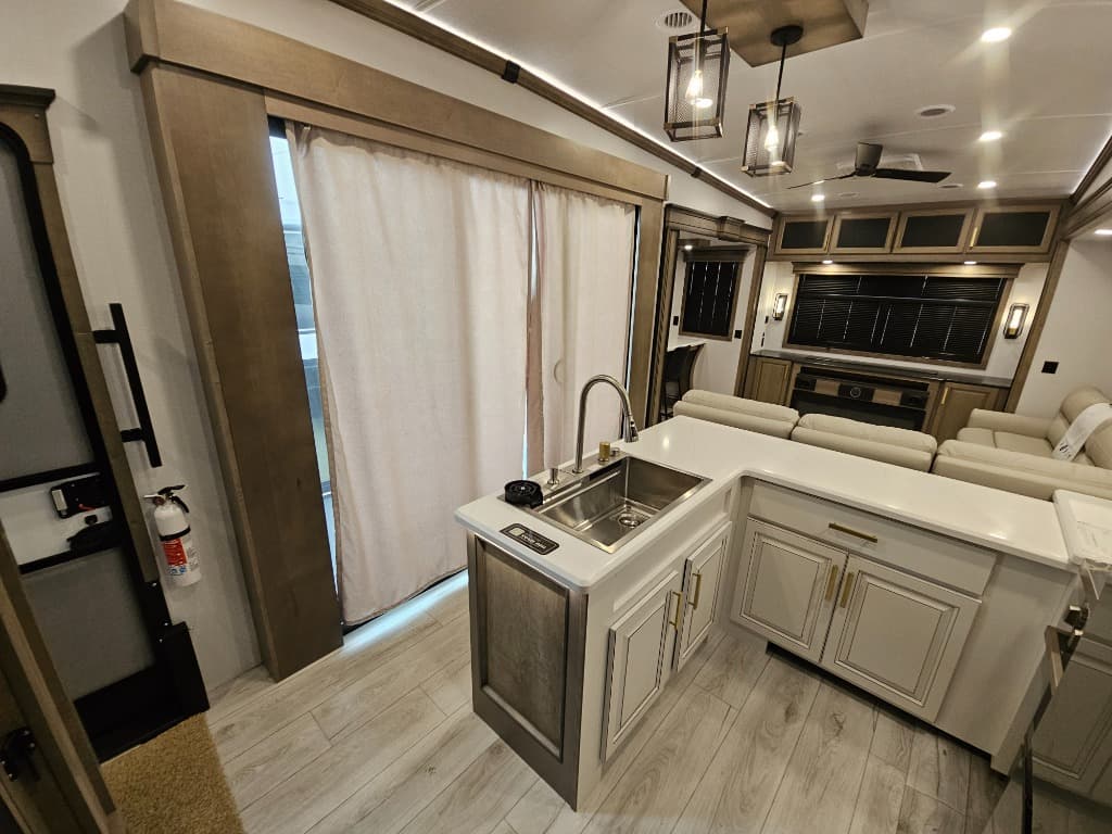 2026 Keystone RV 2026 Keystone RV Montana - thumbnail 9