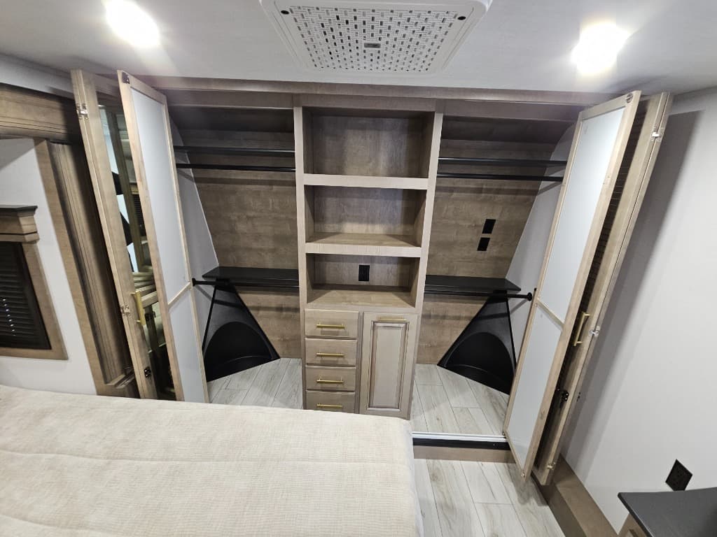 2026 Keystone RV 2026 Keystone RV Montana - thumbnail 52