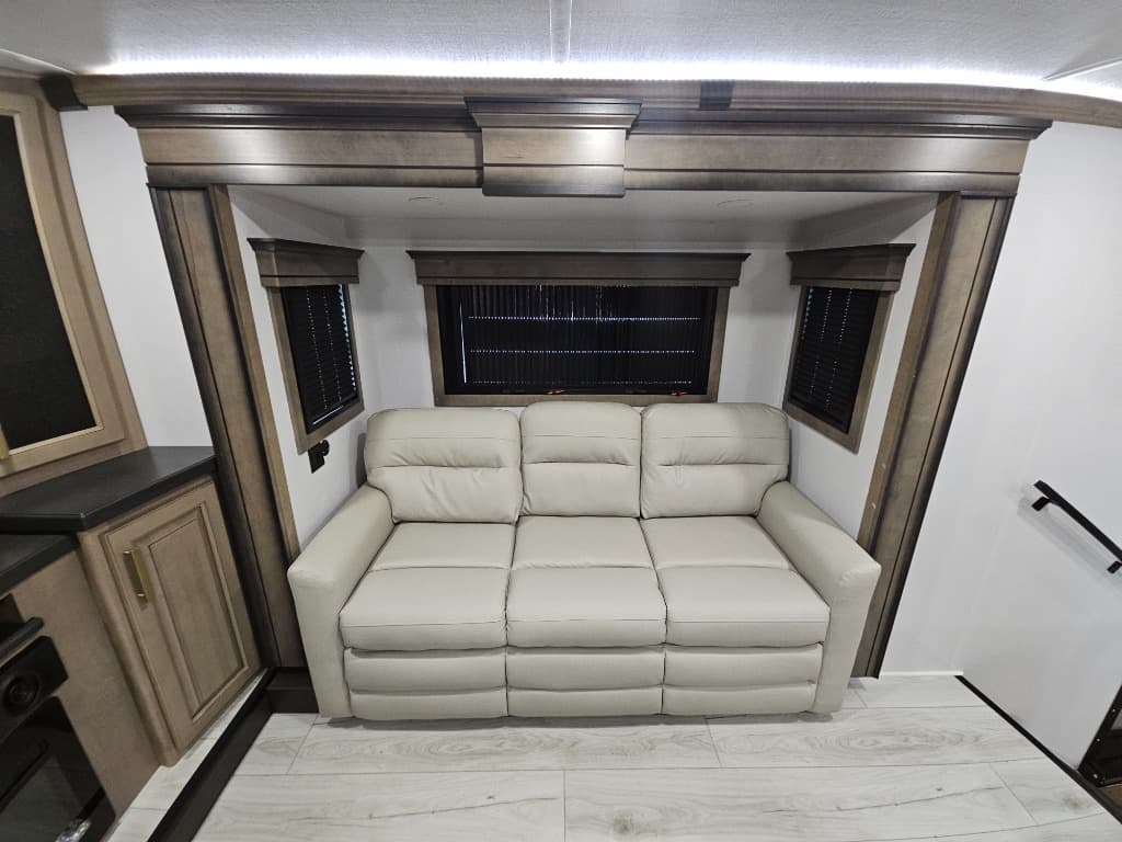 2026 Keystone RV 2026 Keystone RV Montana - thumbnail 15