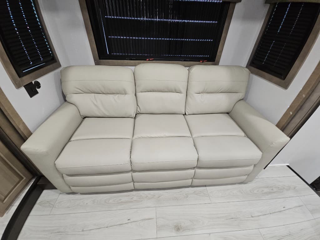 2026 Keystone RV 2026 Keystone RV Montana - thumbnail 16