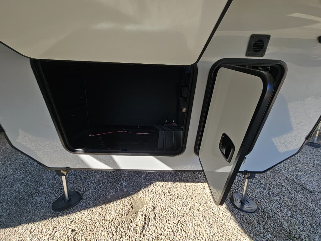 2026 Keystone RV 2026 Keystone RV Montana - thumbnail 57