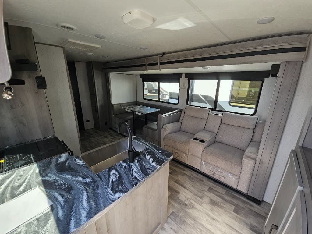 2022 Dutchmen 2022 Dutchmen Kodiak Ultra-Lite - thumbnail 7